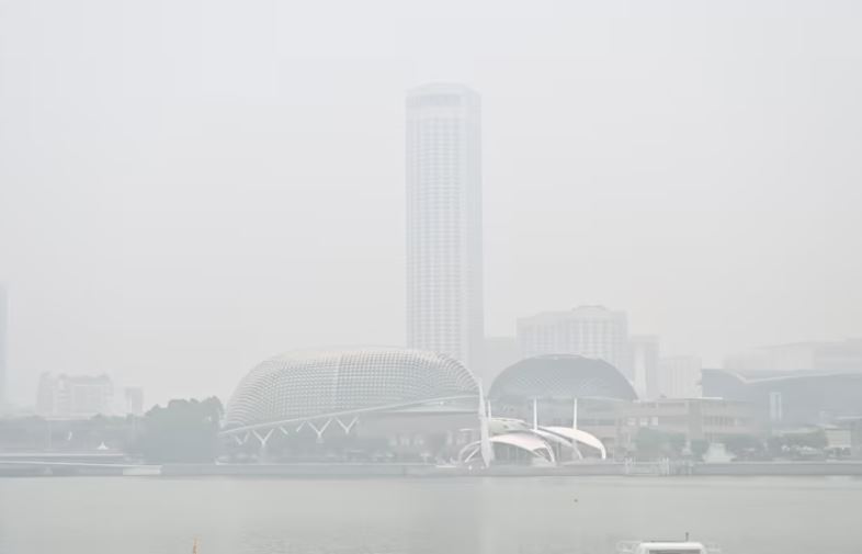 Kena Dampak Parah Kabut Asap RI, Singapura Siap Bantu Indonesia Tangani Karhutla
